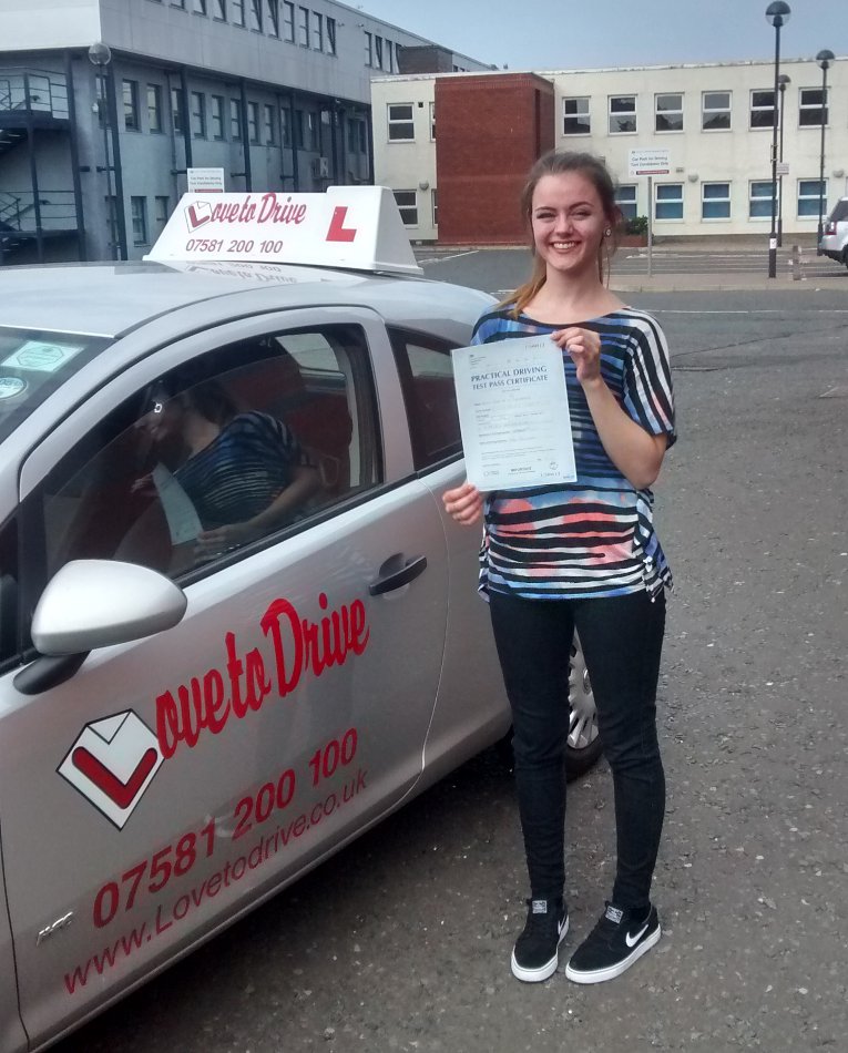 Zoe from Bonnyrigg passed her driving test after a semi intensive course